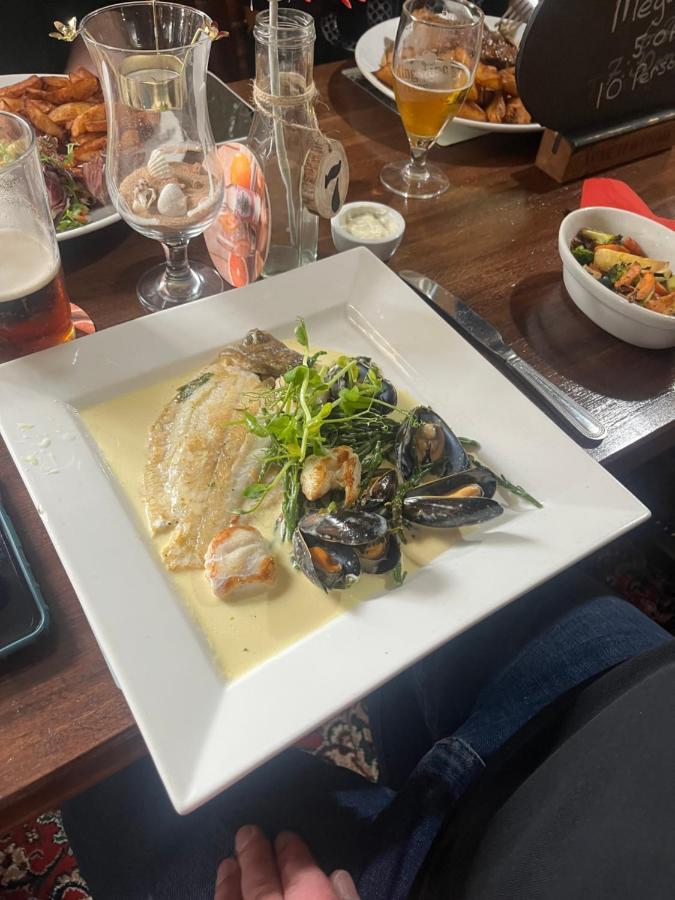 The Flask Inn 로빈후즈베이 외부 사진